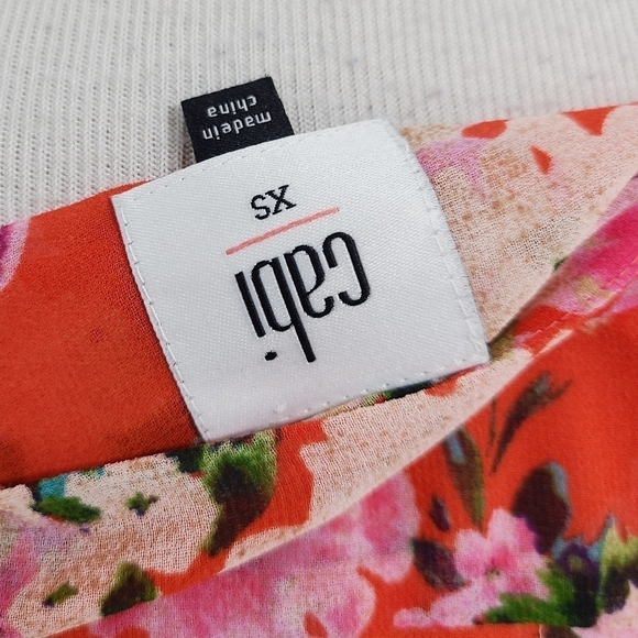 Cabi 5352 Lush floral blouse red cold shoulder - Picture 5 of 6